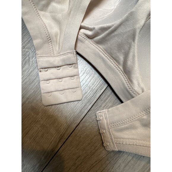 Warners Womens Beige Seamless Wireless Bra Size L With Adjustable Straps & Hook - Picture 4 of 7